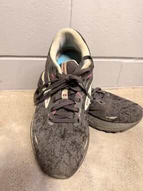 Brooks Adrenaline GTS 23 Running Tennis Shoes Womens 9